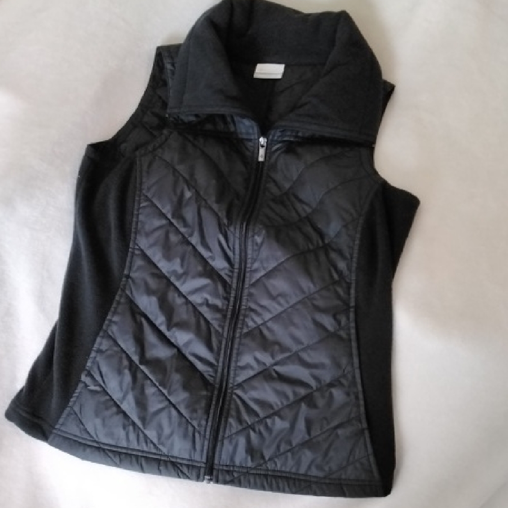 Columbia Black Vest, EUC
